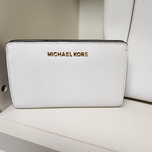 Michael Kors Selma Tote White/Gold with matching wallet - Picture 6 of 13